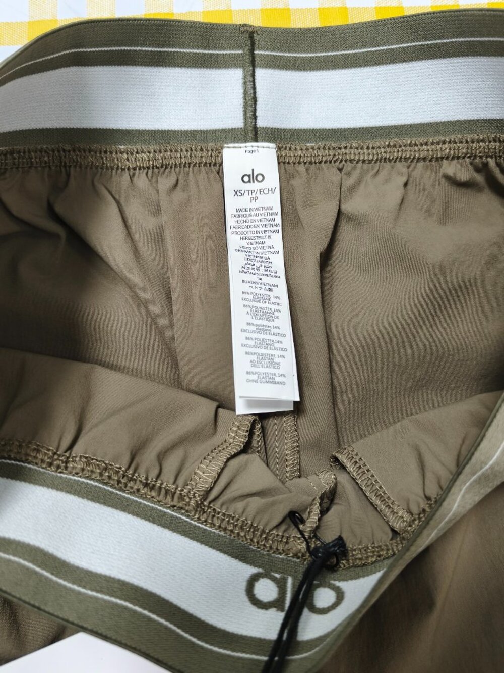 Alo Yoga Premium🧶Olive Pants - Suitable for all age (Regular Limited)✅ - Picture 3 of 5